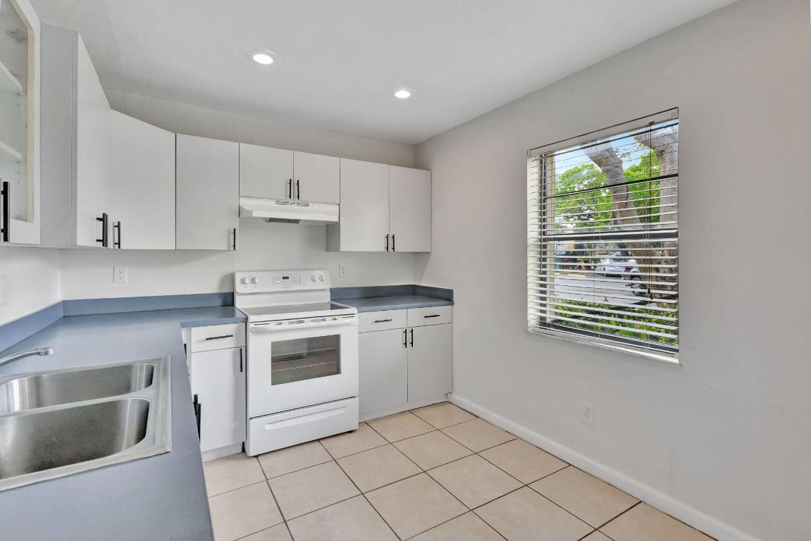 ISLAND HOUSE CONDOMINIUM PHASE I - Residential