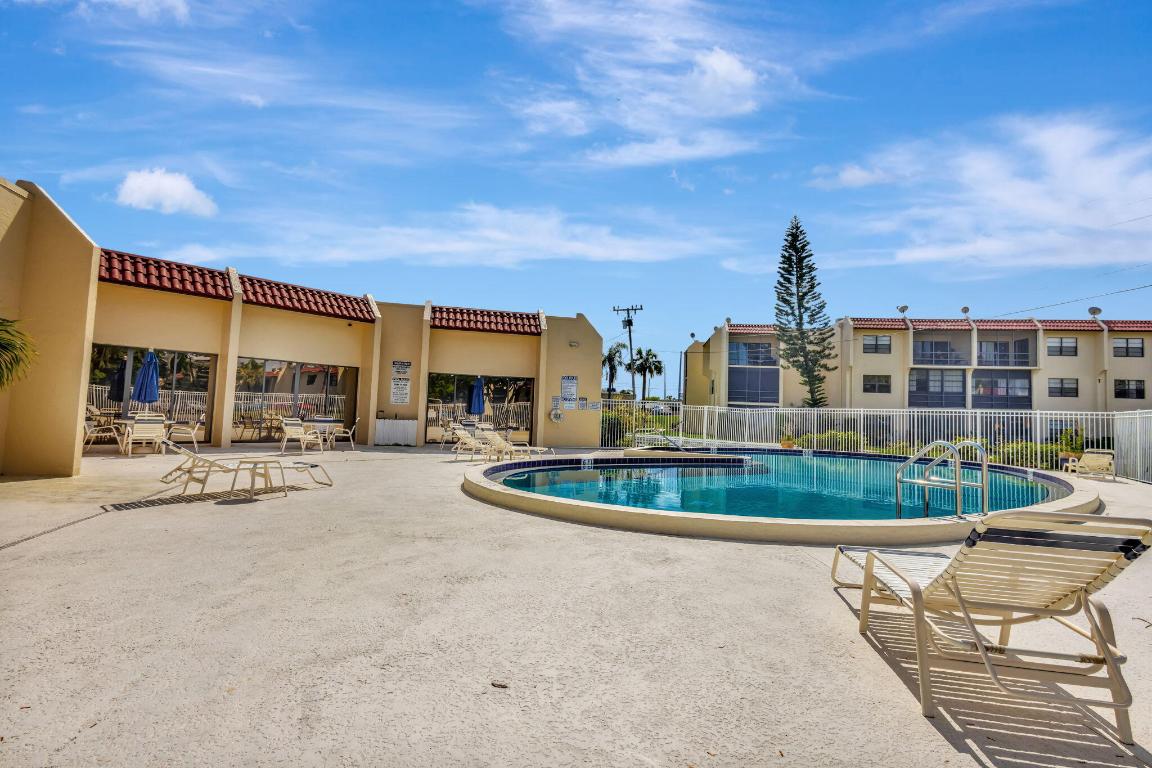 ISLAND HOUSE CONDOMINIUM PHASE I - Residential