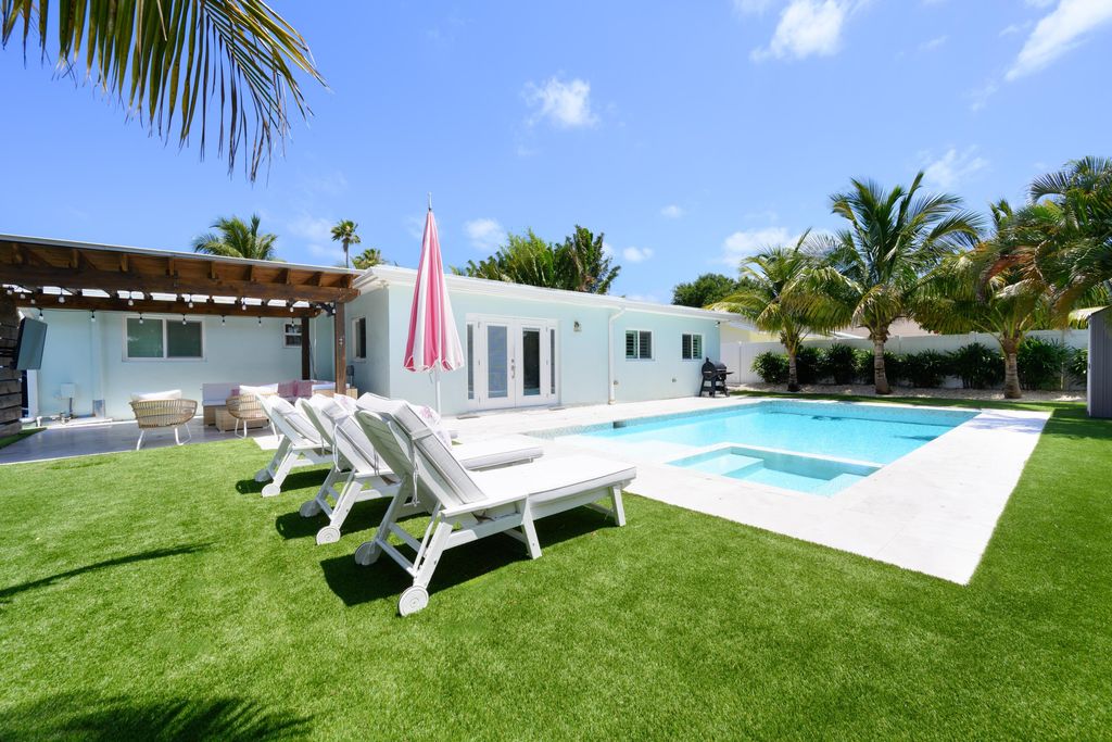 Photo of 120 W Windsor Road W, Jupiter, FL 33469 (MLS # R11085837)