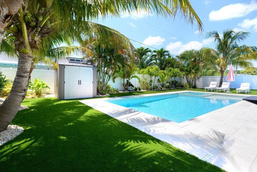 Photo of 120 W Windsor Road W, Jupiter, FL 33469 (MLS # R11085837)