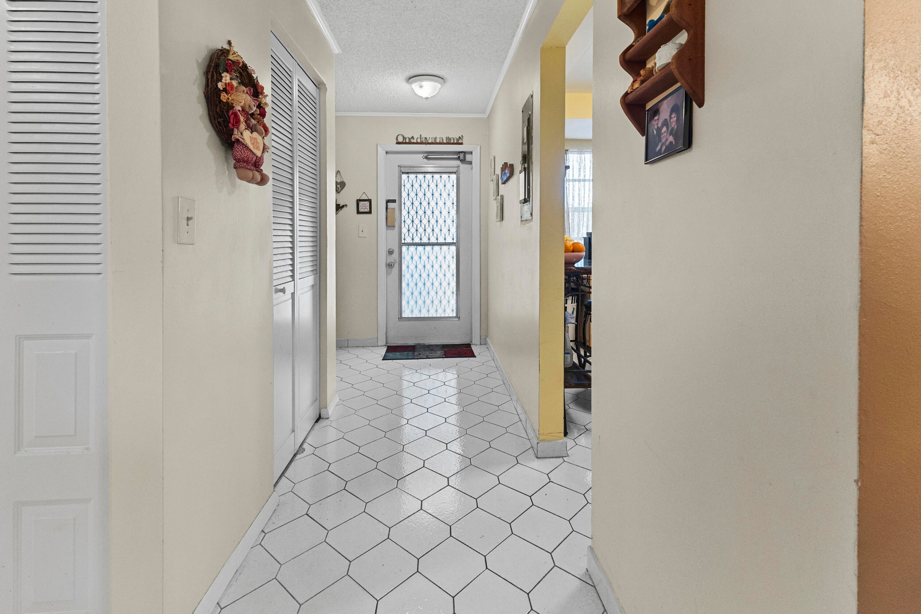 1470 NW 80th Avenue Apt 204, Margate, FL, 33063/$107,000 2 1470 NW 80th Avenue Apt 204