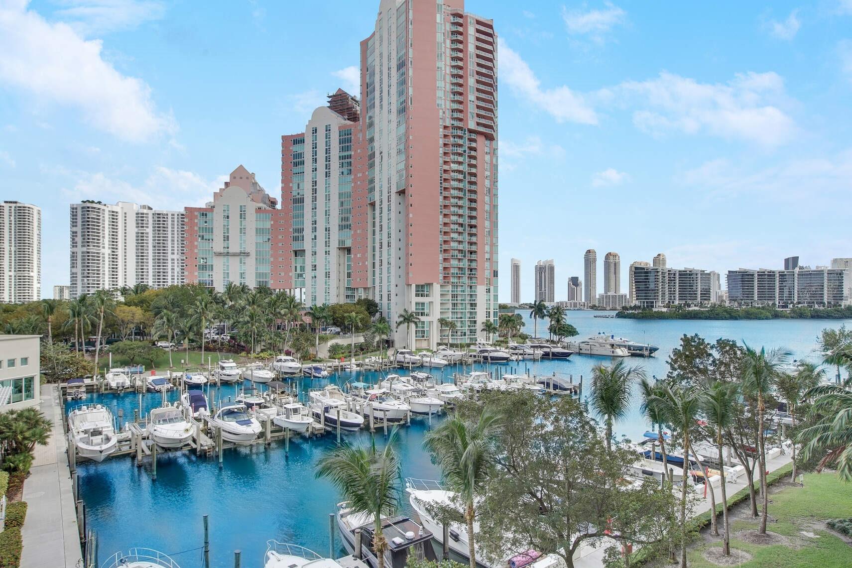 Aventura Marina - Residential