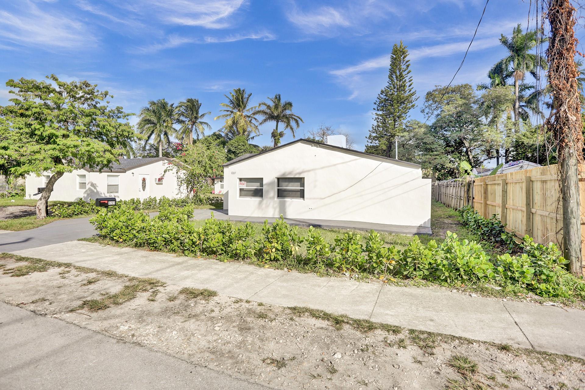Fully renovated efficiency unit in a quiet duplex. Features include sleek tile floors, a brand-new bathroom, and a powerful mini split A/C for year-round comfort. Bright and clean space. Convenient location with easy access to public transportation, shopping, and dining. Ready to move in!