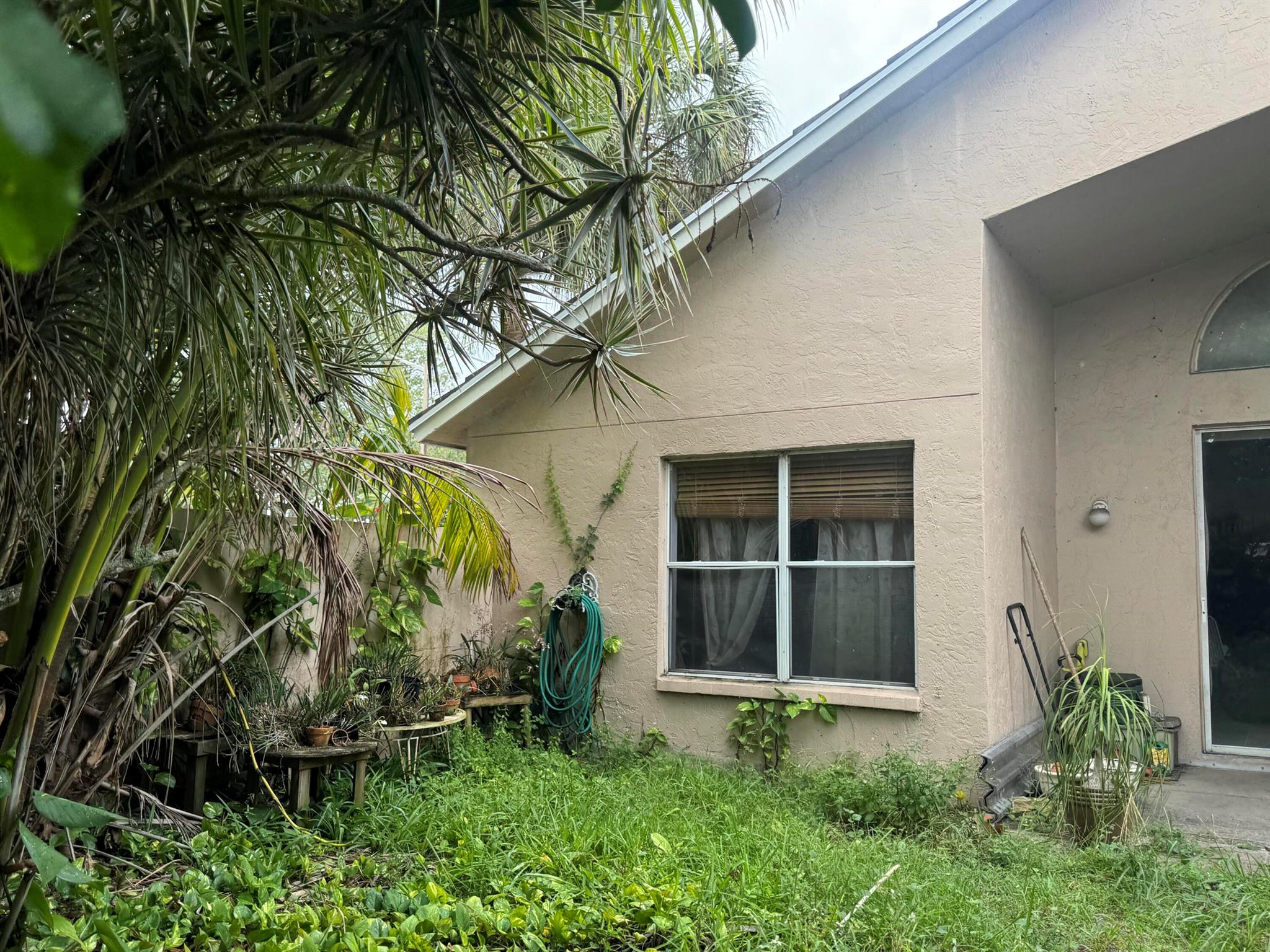 4295 Grosvenor Court, West Palm Beach, FL, 33409/$329,000 4 4295 Grosvenor Court