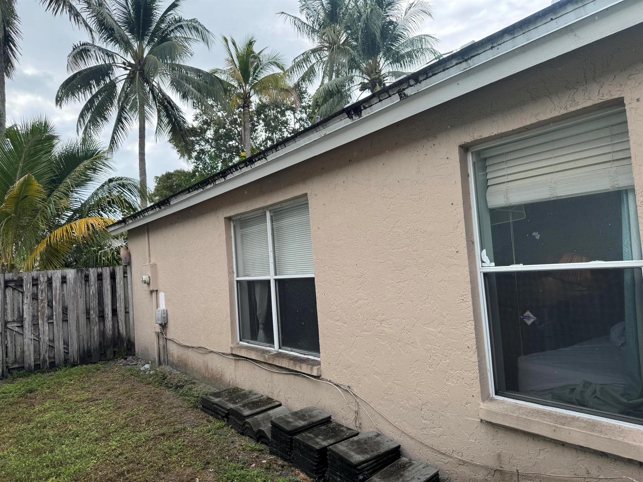 4295 Grosvenor Court, West Palm Beach, FL, 33409/$329,000 3 4295 Grosvenor Court
