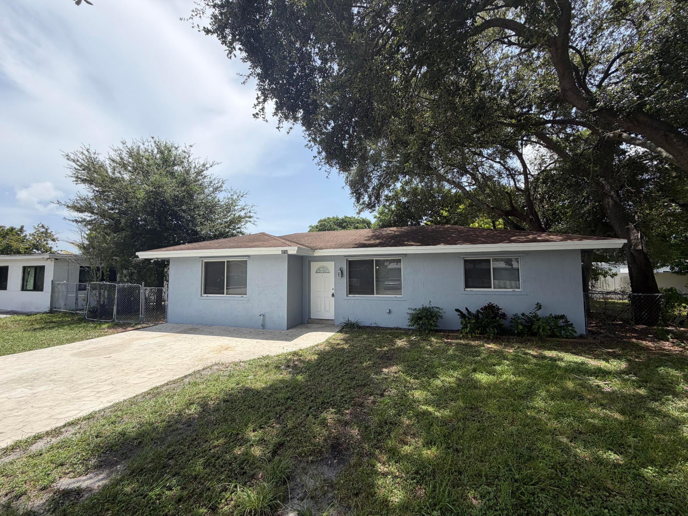 5900 SW 26TH Street
