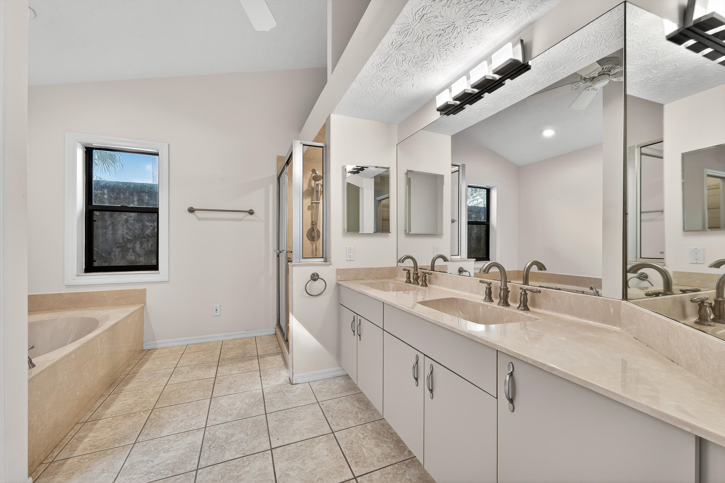 LA MARIPOSA - Residential