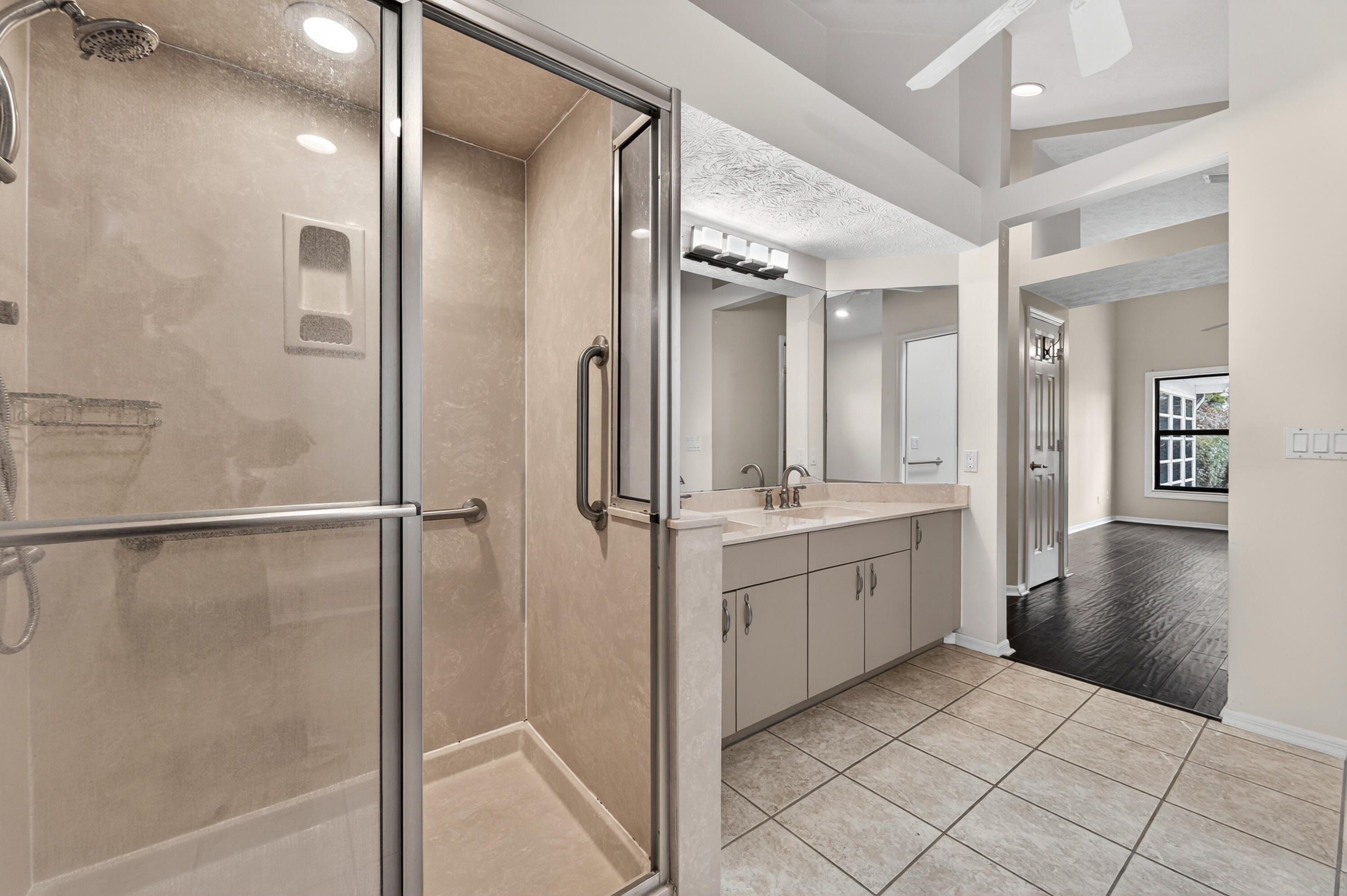 LA MARIPOSA - Residential