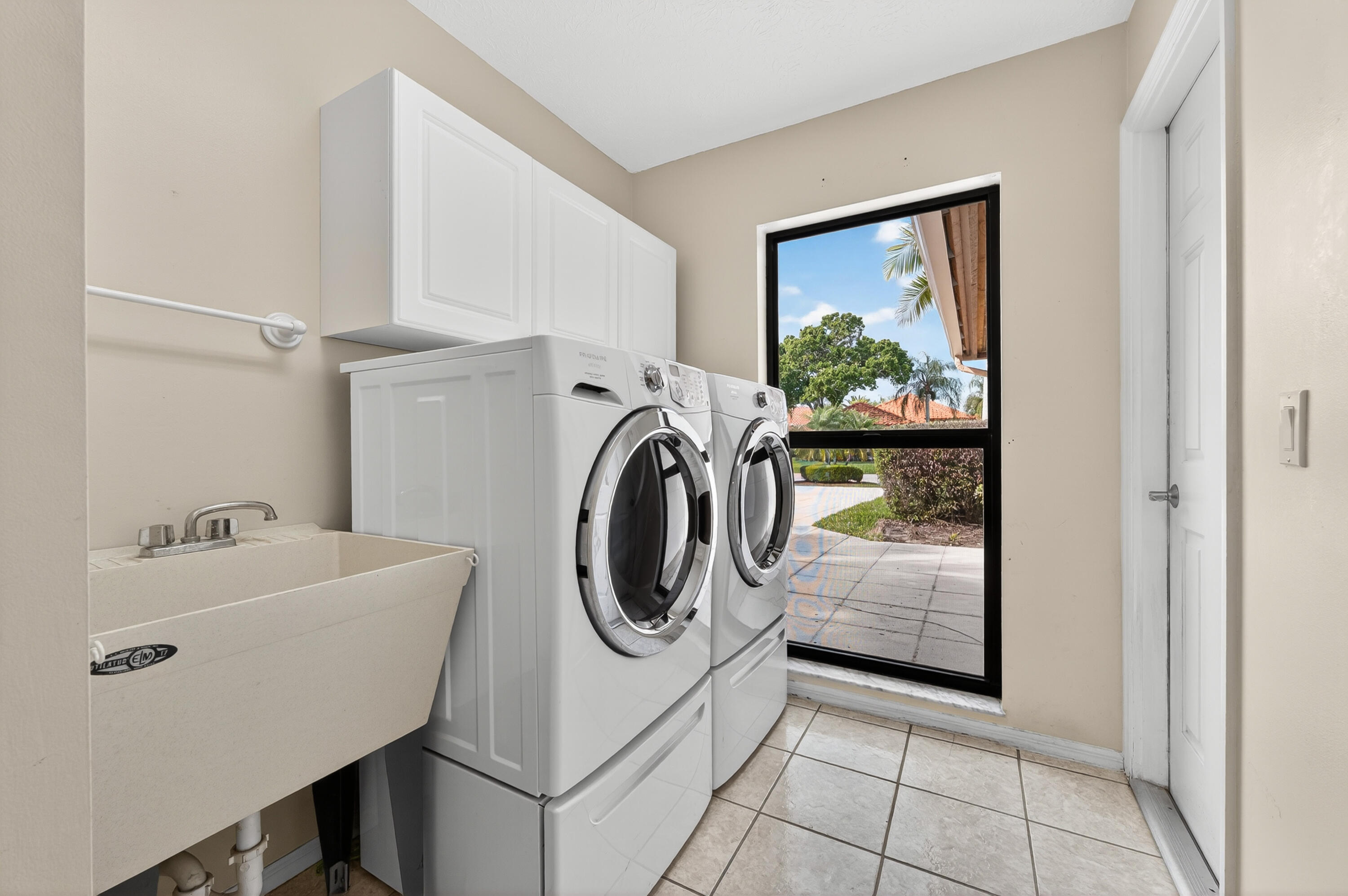 LA MARIPOSA - Residential