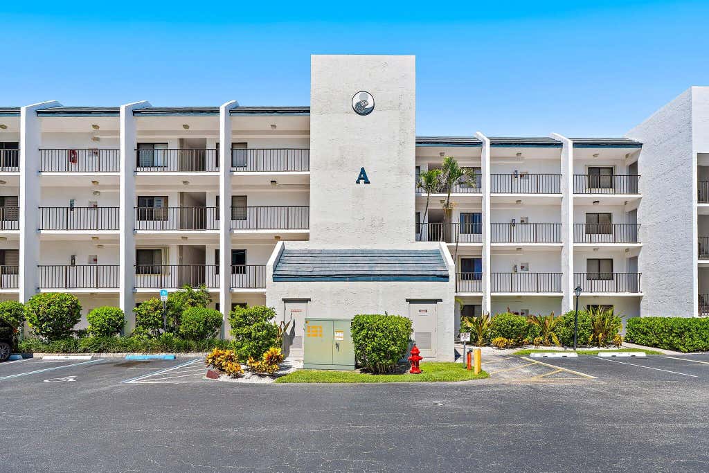 Photo of 1605 S US HIGHWAY 1 #A407, Jupiter, FL 33477 (MLS # B26068326)