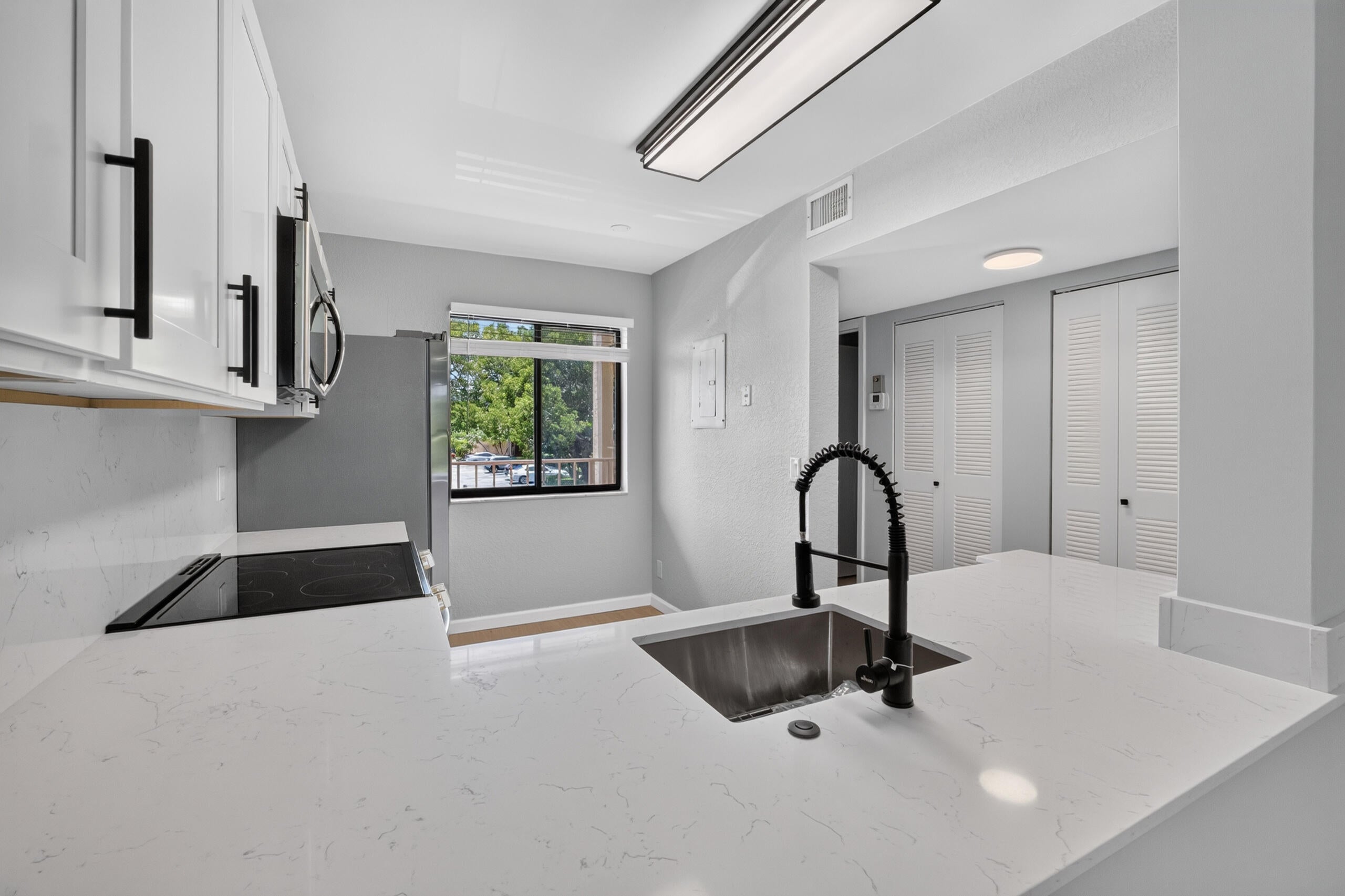 6795 Huntington Lane