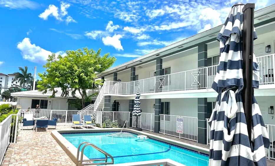 Photo 1 of 3 — 330 W Camino Real 12, Boca Raton, FL 33432