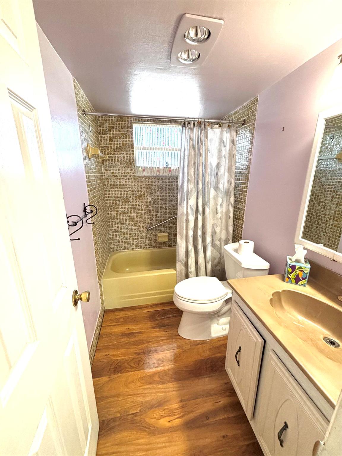LAKESIDE VILLAGE CONDO 7 - Residential