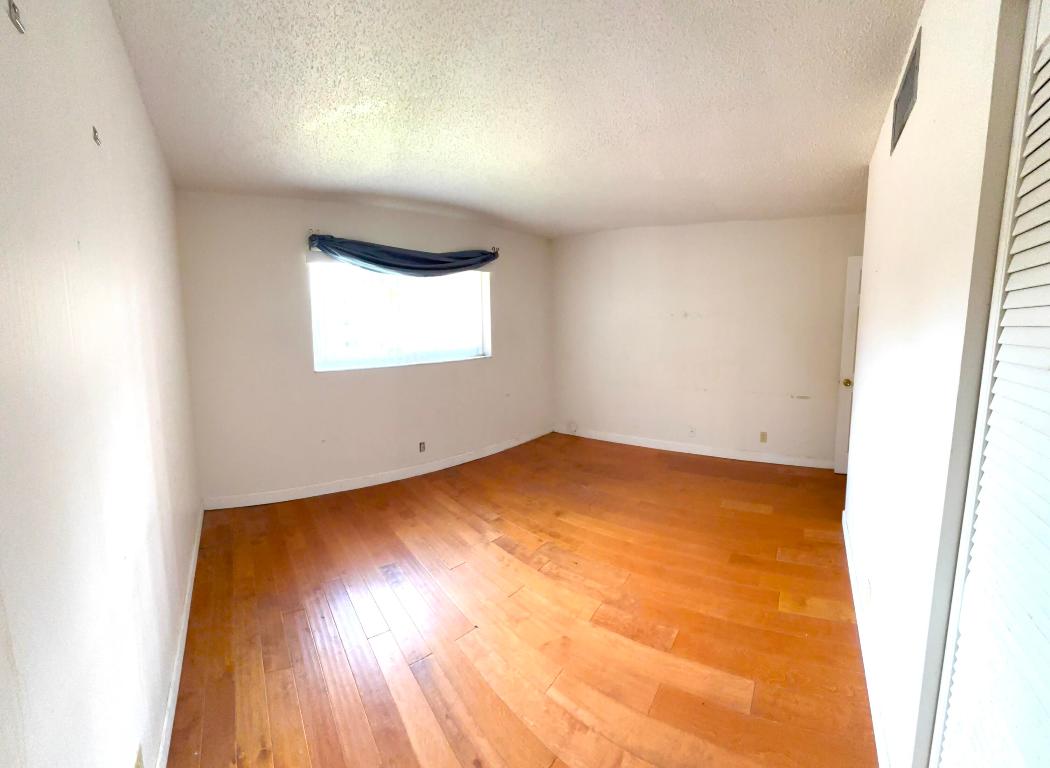 LAKESIDE VILLAGE CONDO 7 - Residential