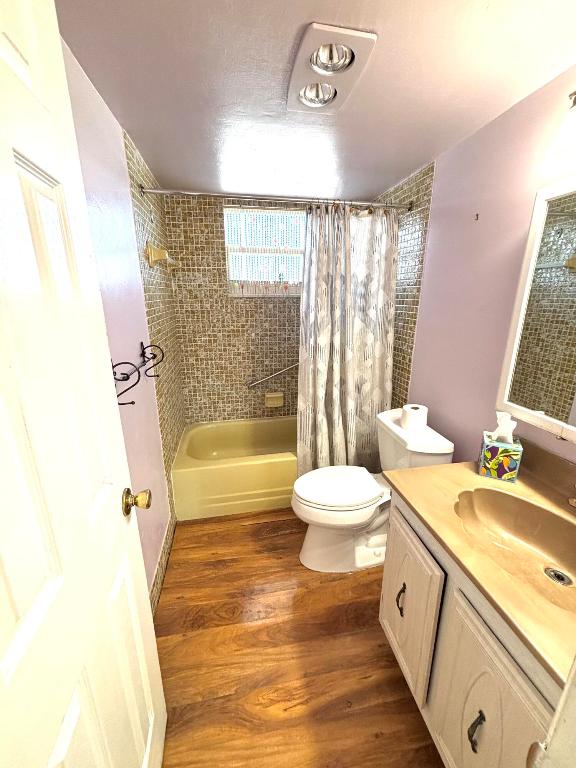 LAKESIDE VILLAGE CONDO 7 - Residential