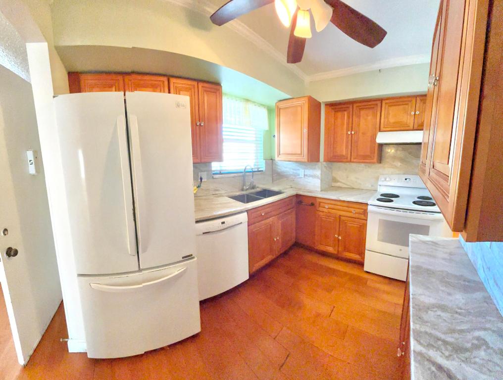 LAKESIDE VILLAGE CONDO 7 - Residential