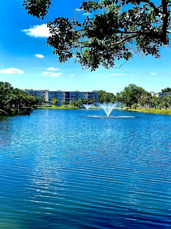 LAKESIDE VILLAGE CONDO 7 - Residential