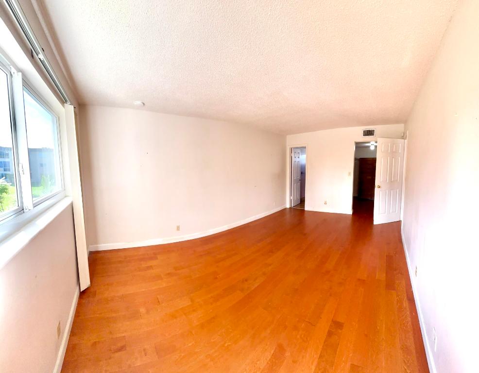 LAKESIDE VILLAGE CONDO 7 - Residential