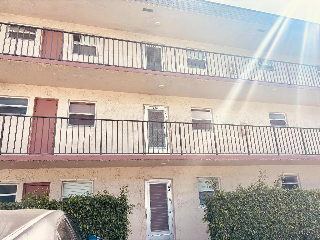 LAKESIDE VILLAGE CONDO 7 - Residential