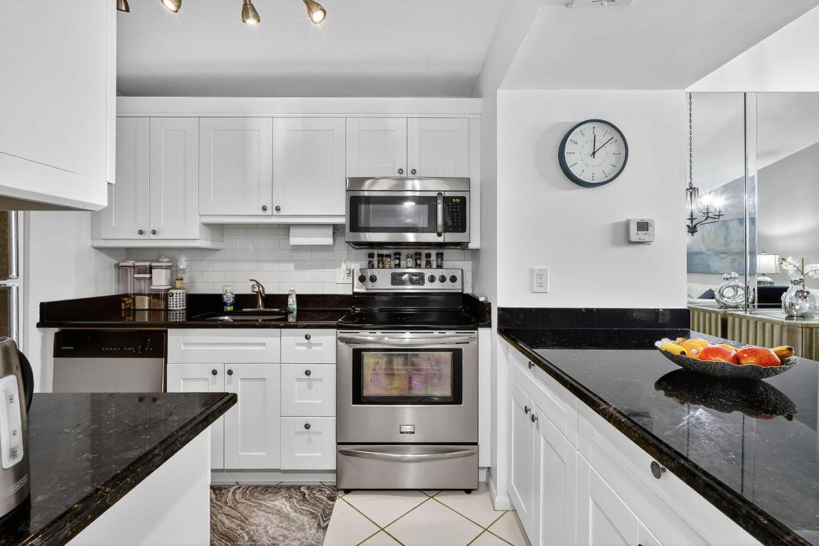 WITNEY E CONDO - Residential