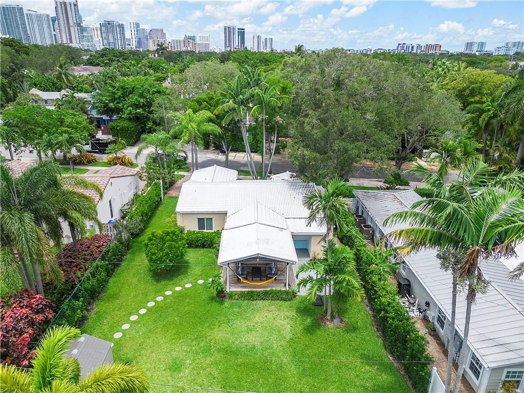 Photo of 304 NE 17th Ave, Fort Lauderdale, FL 33301 (MLS # F10386256)