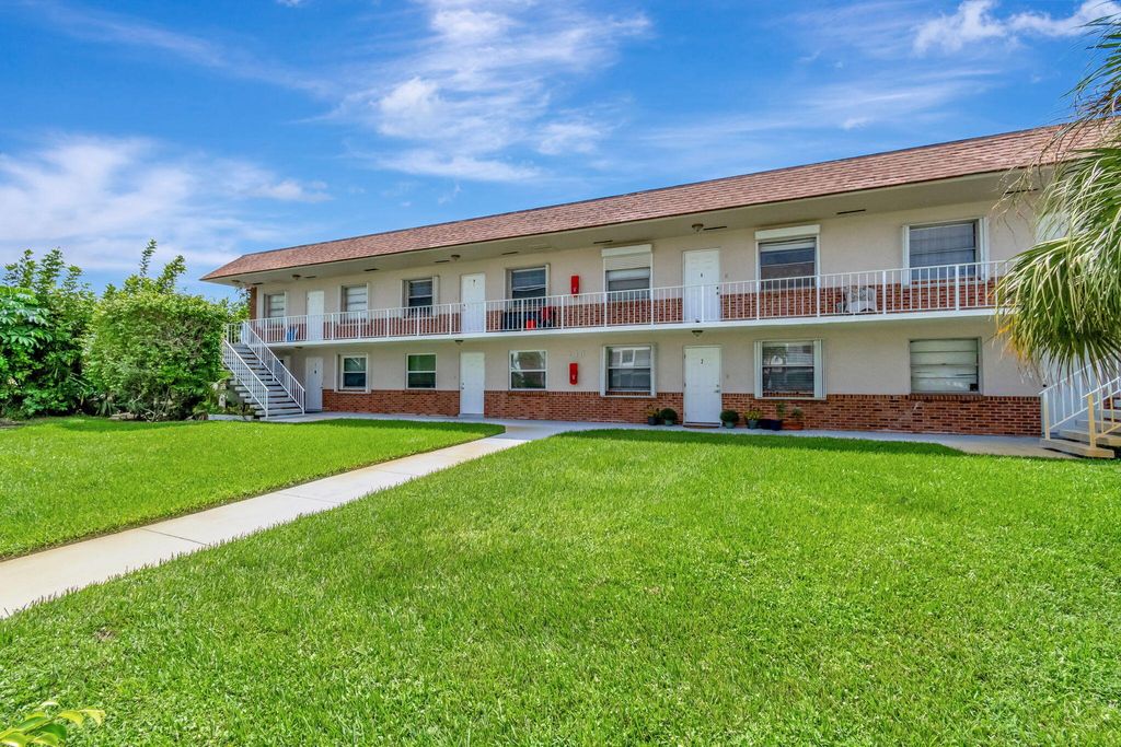 Photo of 243 Castlewood Drive #7, North Palm Beach, FL 33408 (MLS # R11024547)
