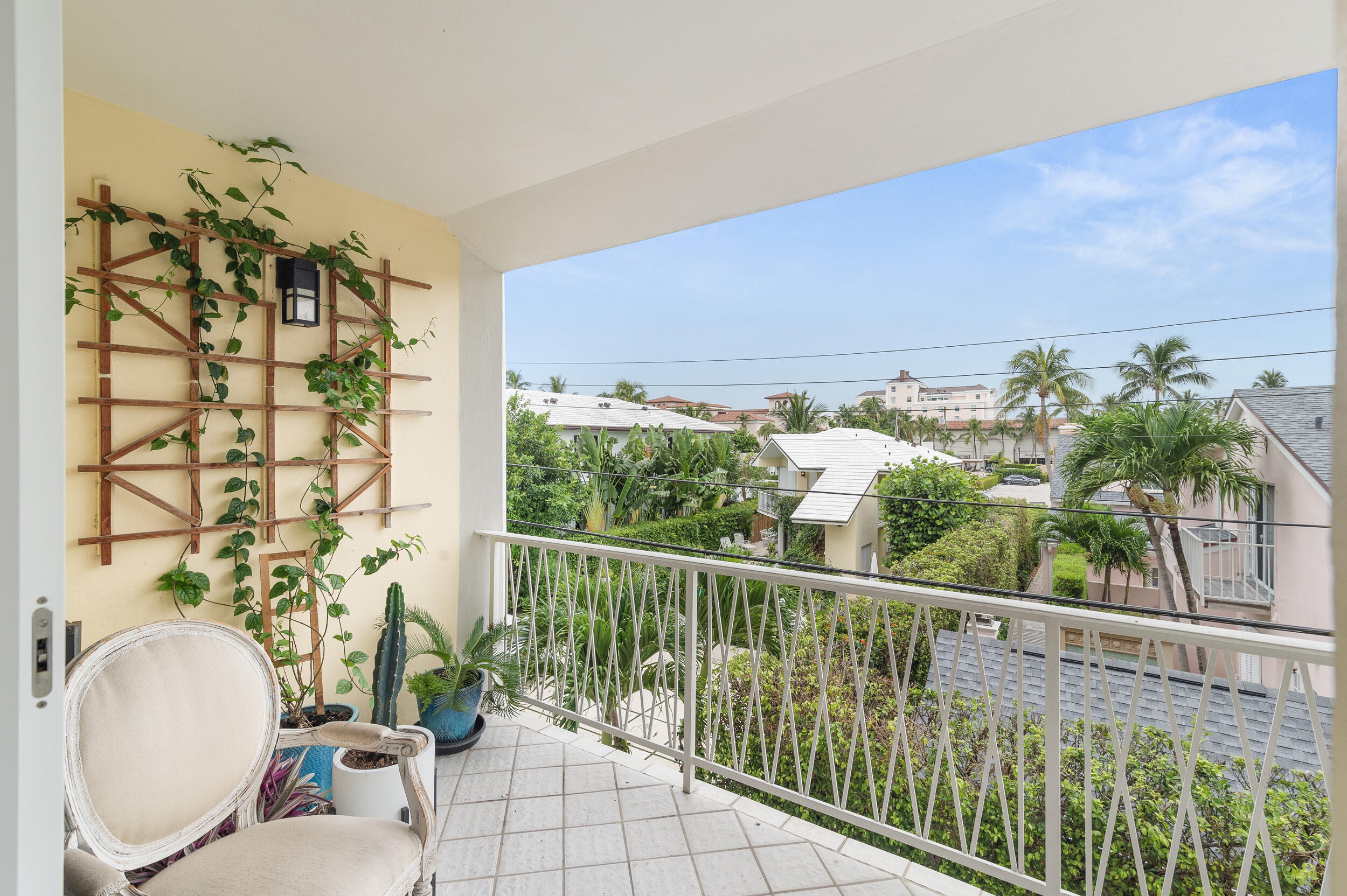 EVERGLADES PLAZA CONDO - Residential