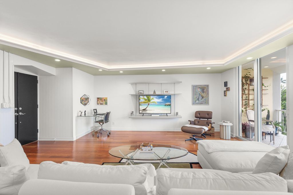 Photo of 170 Chilean Avenue #3c, Palm Beach, FL 33480 (MLS # B26003986)