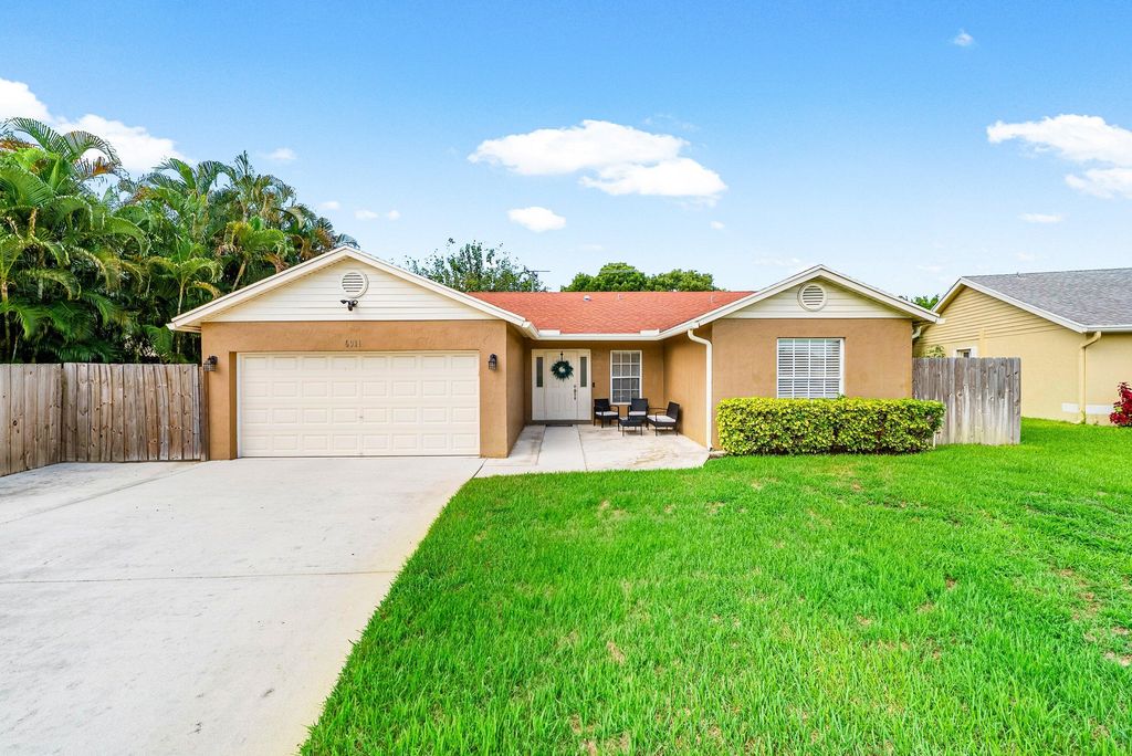 Photo of 6911 Beacon Hollow Turn, Boynton Beach, FL 33437 (MLS # R11121909)