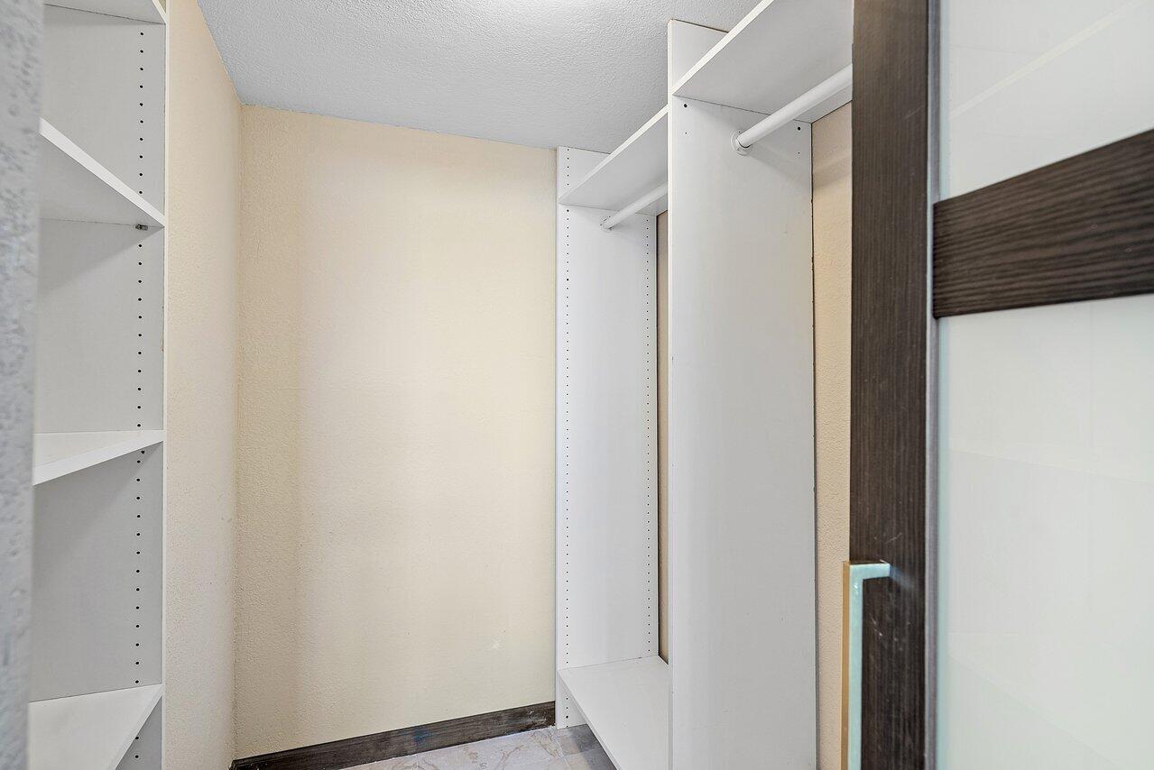 DEER CREEK COUNTRY CLUB - Residential