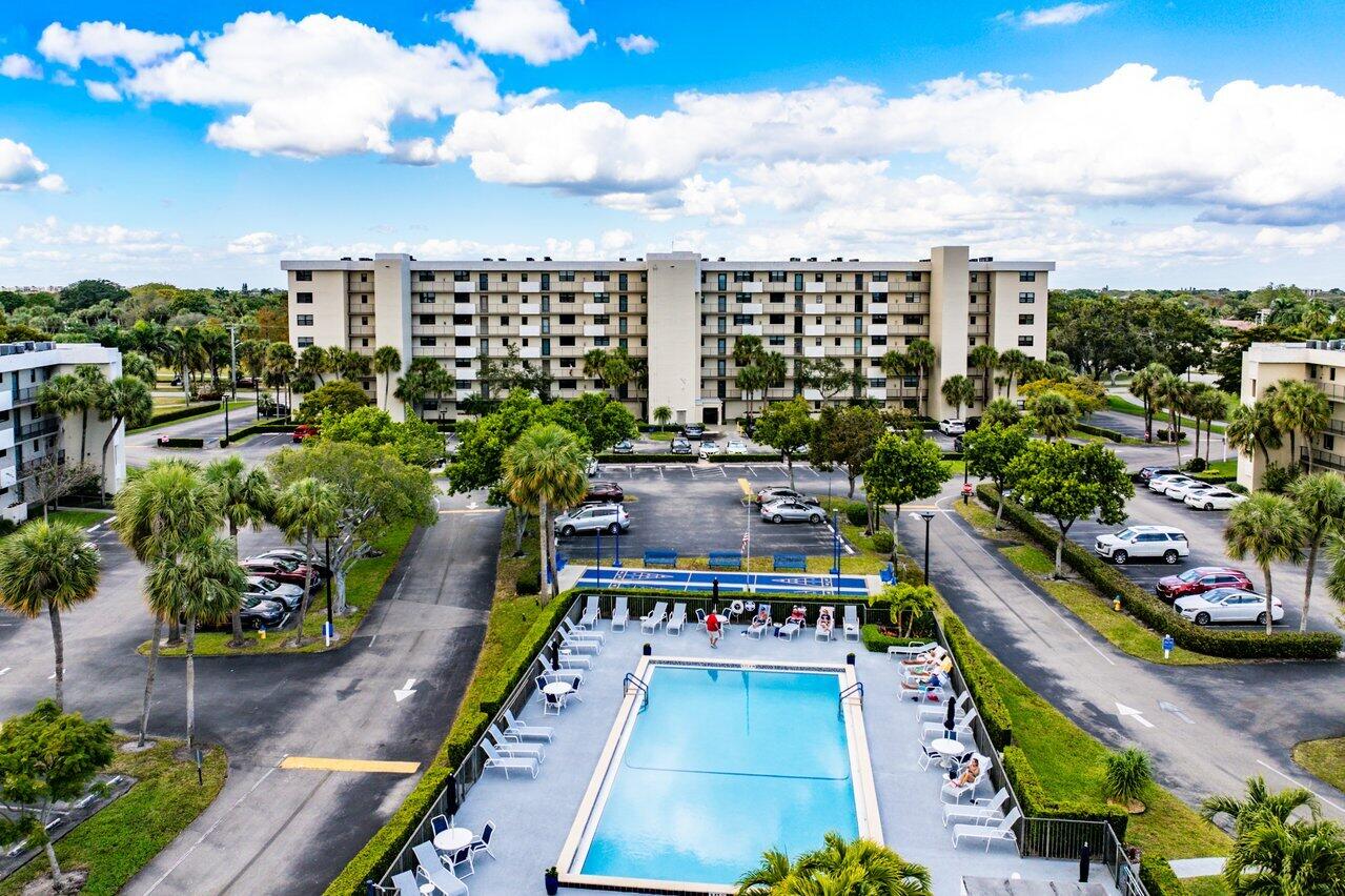 DEER CREEK COUNTRY CLUB - Residential