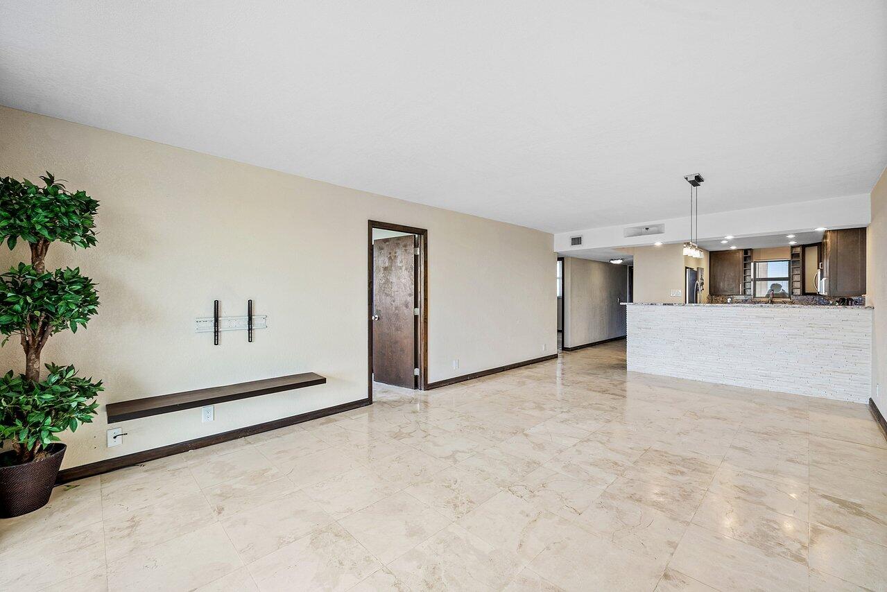 DEER CREEK COUNTRY CLUB - Residential