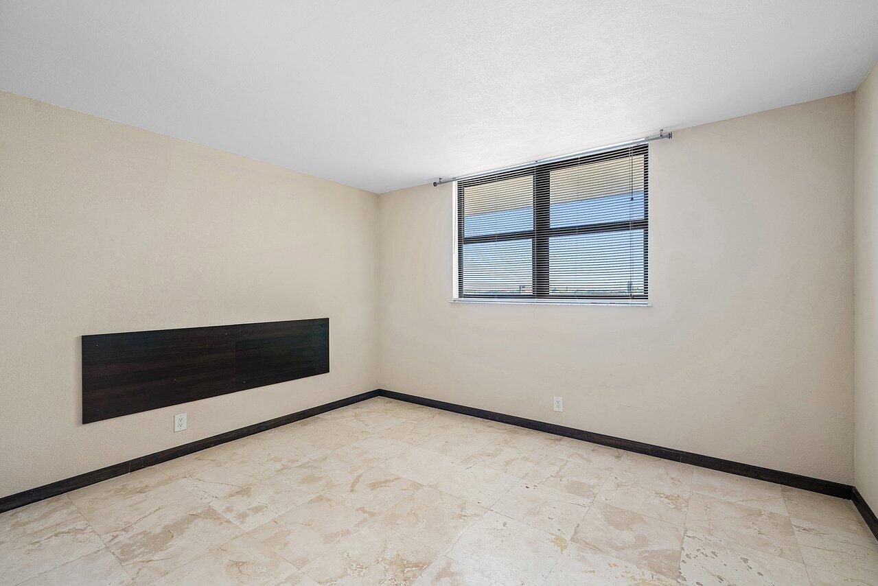 DEER CREEK COUNTRY CLUB - Residential