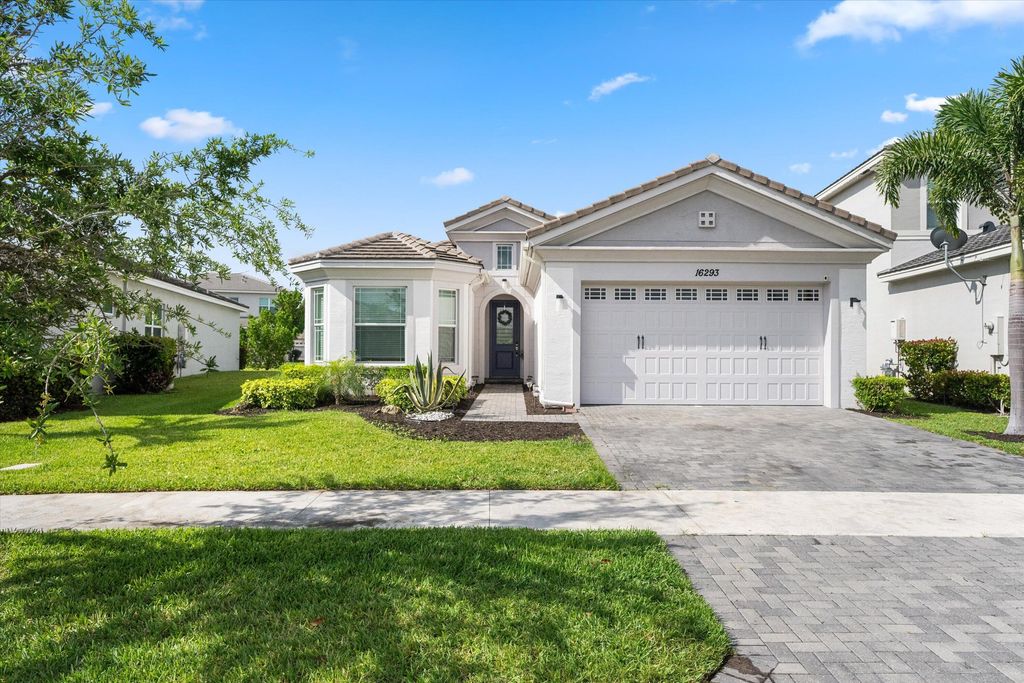 Photo of 16293 Melogold Drive, Westlake, FL 33470 (MLS # B26025287)