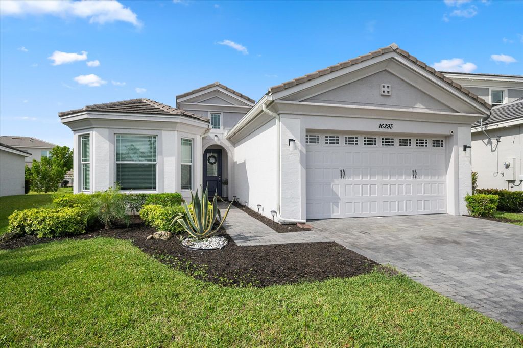 Photo of 16293 Melogold Drive, Westlake, FL 33470 (MLS # B26025287)