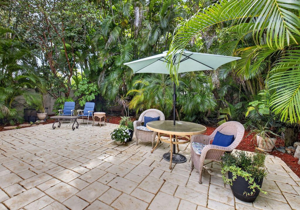 Photo of 21700 Club Villa Terrace, Boca Raton, FL 33433 (MLS # B26005356)