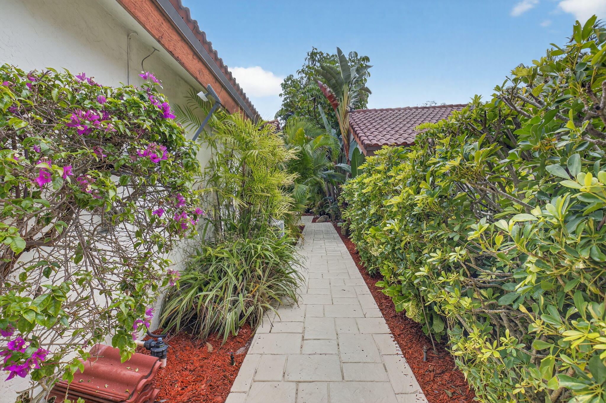 TOWN PLACE CLUB VILLAS - Residential