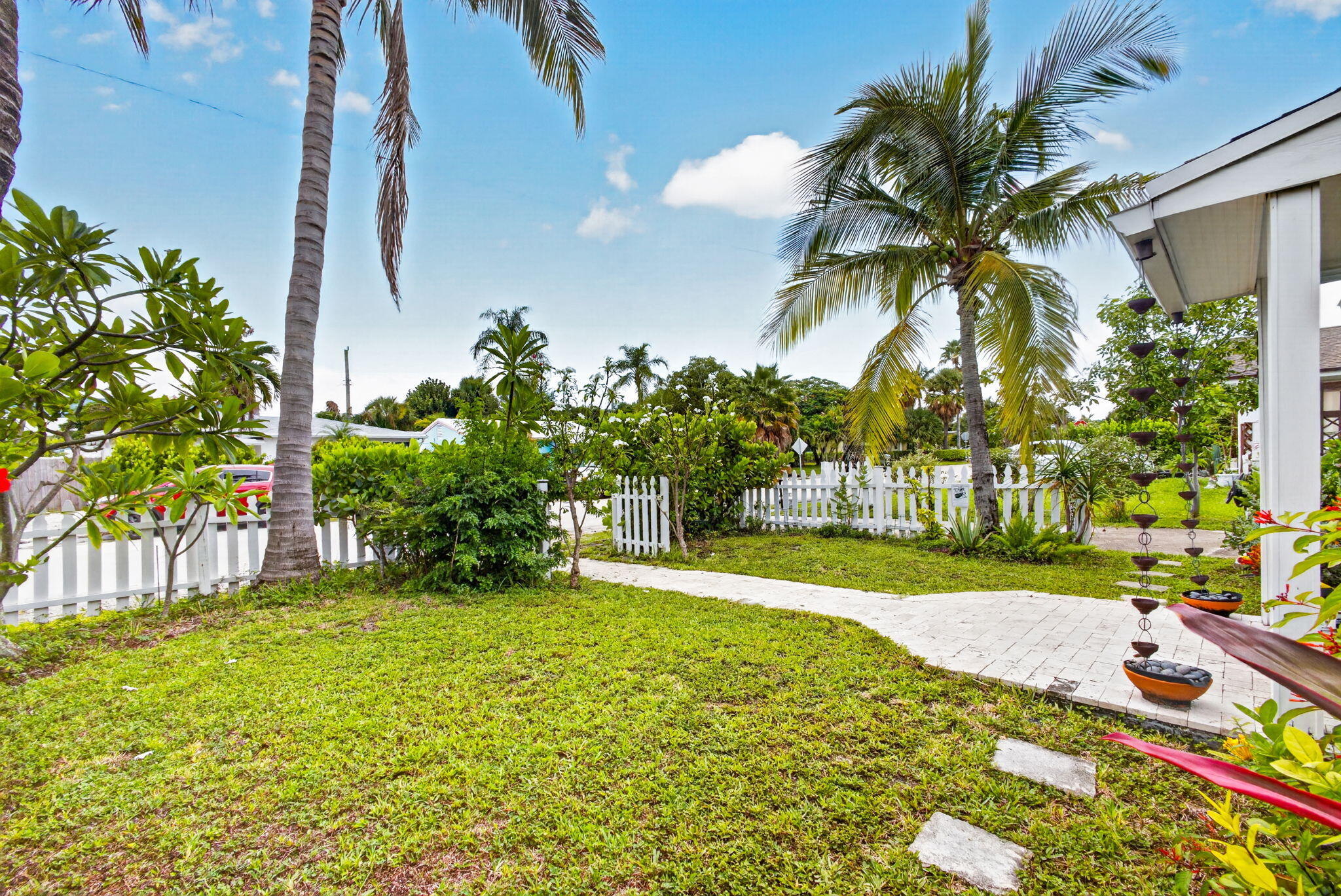 216 E 24TH Street