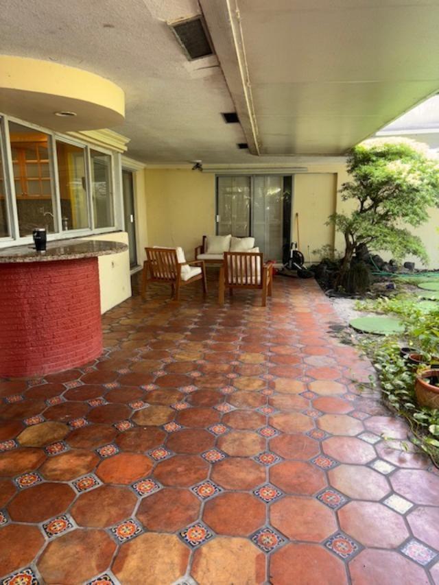 1951 NW 36th St