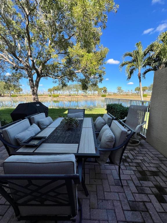 VICTORIA GROVES - Residential Lease