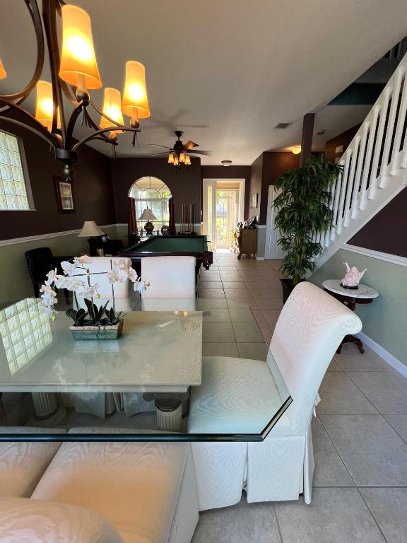 VICTORIA GROVES - Residential Lease