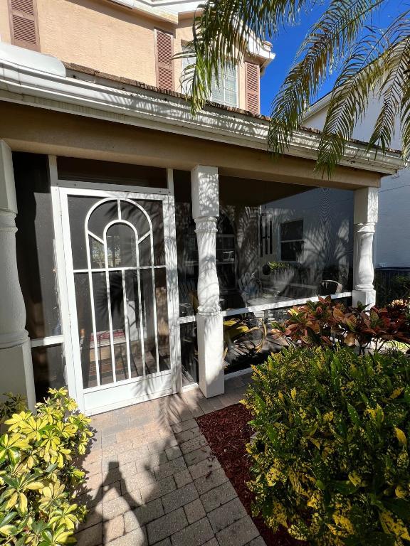 VICTORIA GROVES - Residential Lease