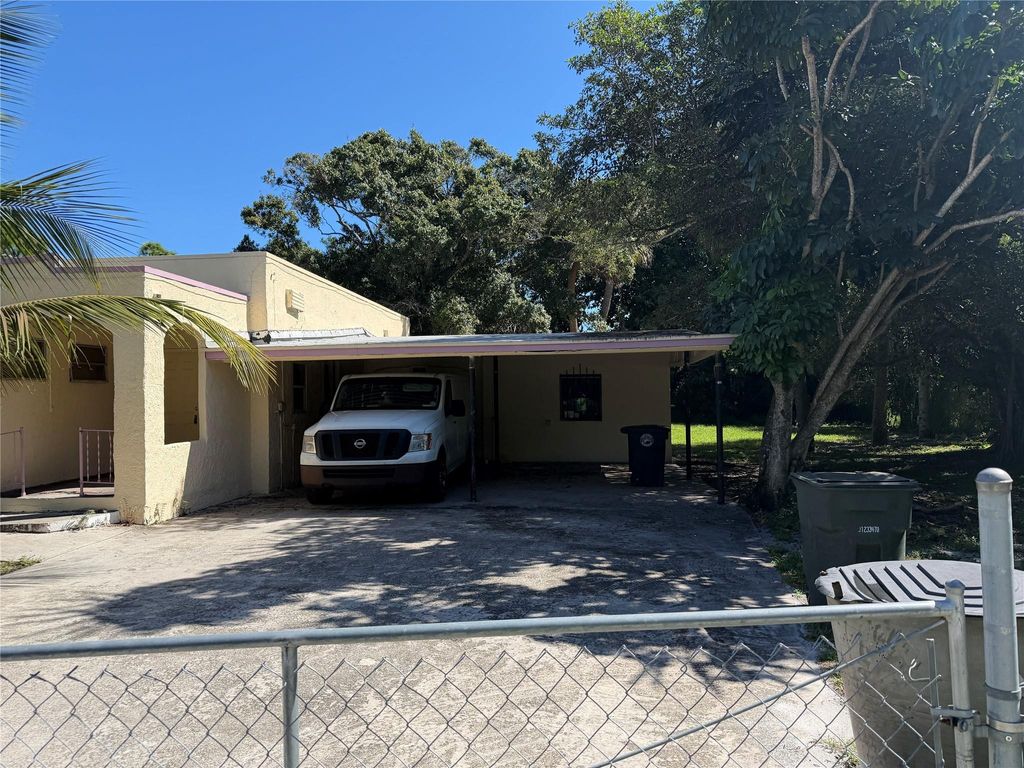 Photo of 326 N 14th Street, Fort Pierce, FL 34950 (MLS # F10555001)