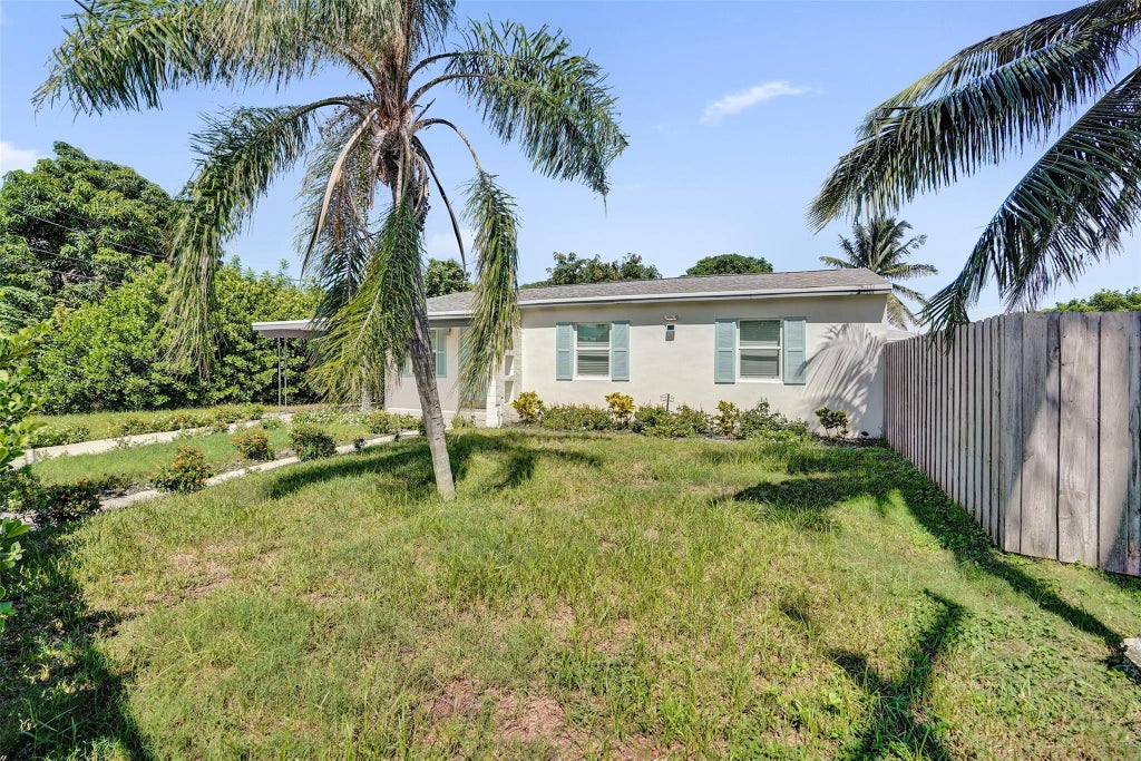 Photo of 1222 S 14th Court, Lake Worth Beach, FL 33460 (MLS # F10526377)