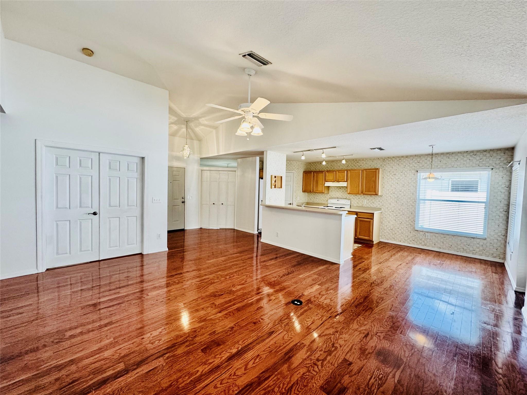 4147 Kingsfield Dr