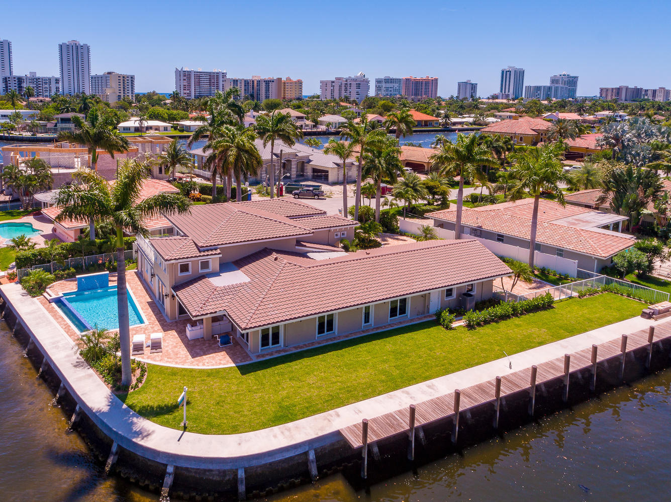 SANTA BARBARA SHORES - Residential