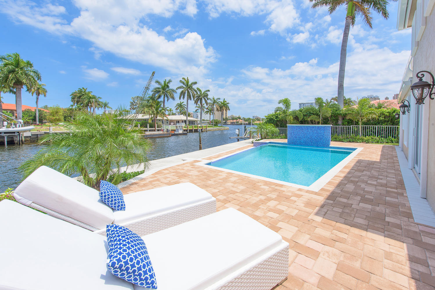 SANTA BARBARA SHORES - Residential