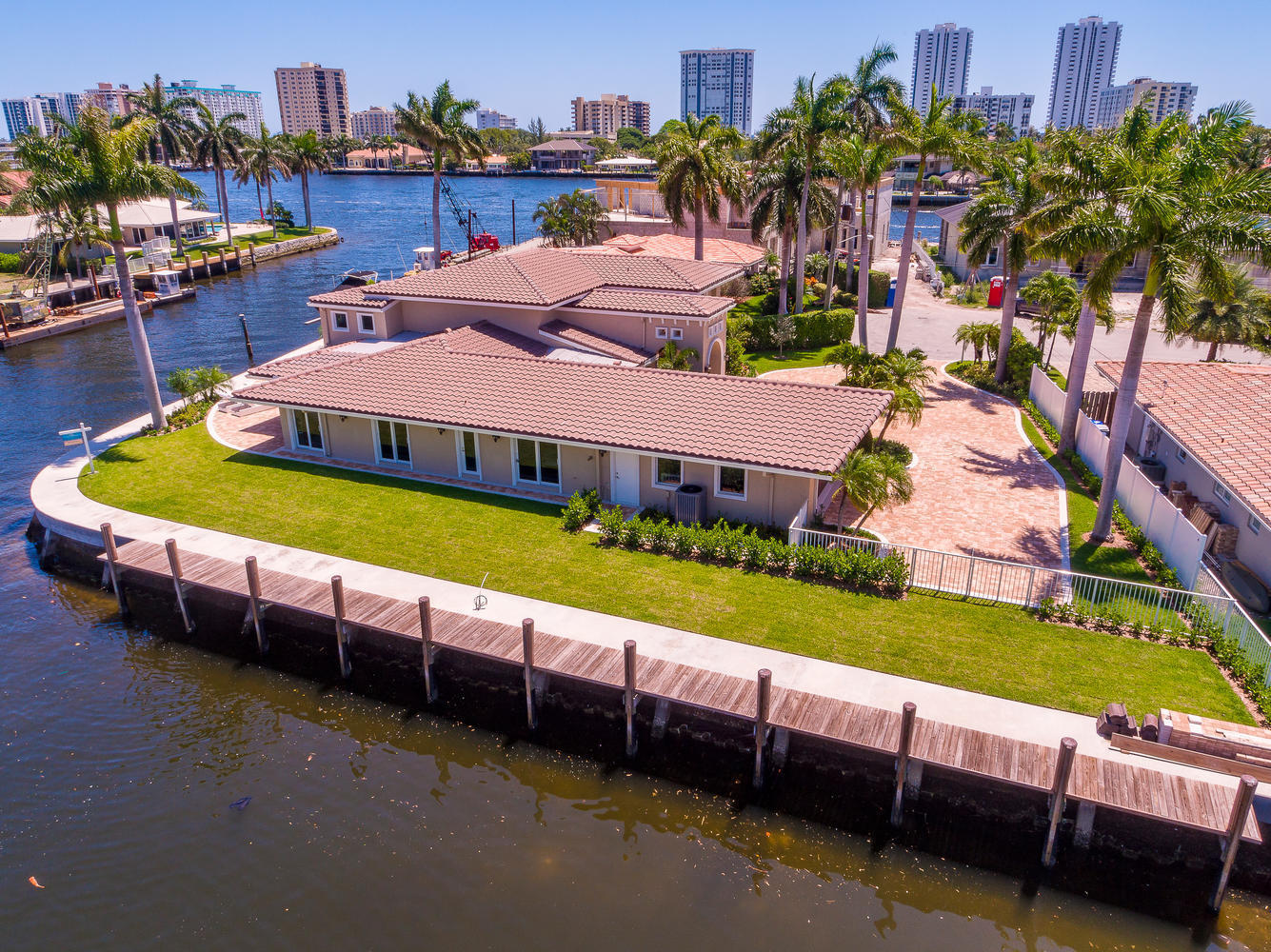 SANTA BARBARA SHORES - Residential