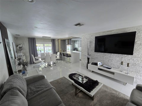 Tiny photo for 2340 NE 8th Avenue, Pompano Beach, FL 33064 (MLS # B26089958)