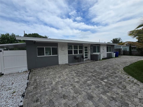 Tiny photo for 2340 NE 8th Avenue, Pompano Beach, FL 33064 (MLS # B26089958)